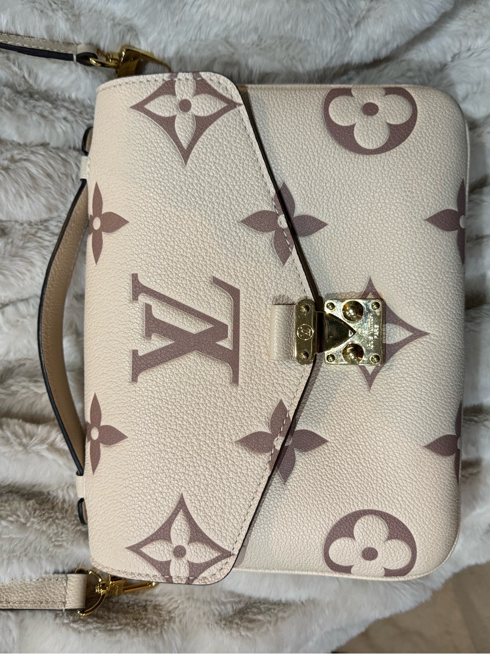 Louis Vuitton Cream Monogram Pochette Métis Crossbody Bag - Picture 7 of 8